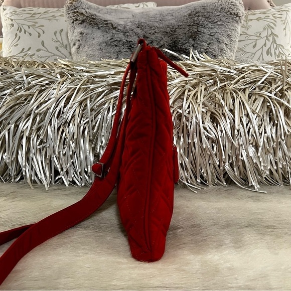 VERA BRADLEY Red Microfiber Zipper Hipster Crossbody Travel Light Minimalist - Picture 10 of 14